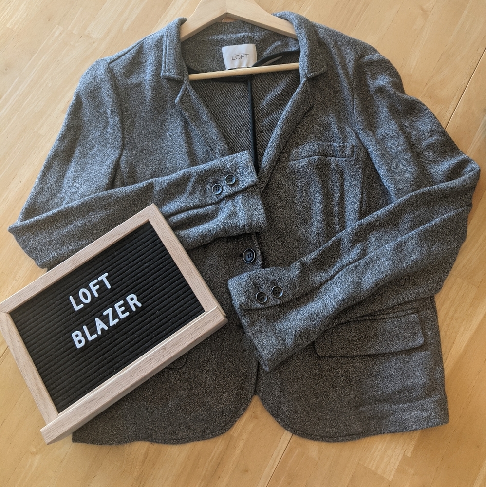 ❤️2/$20❤️ LOFT Soft Grey Blazer